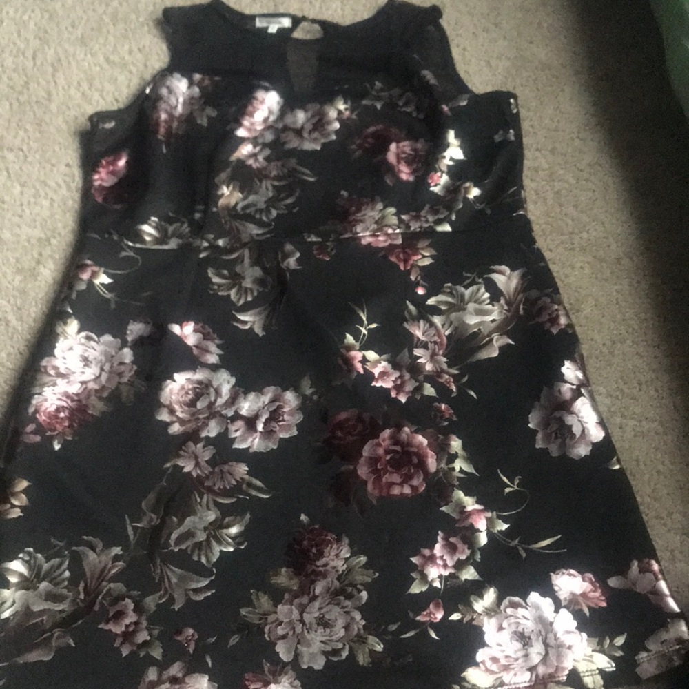 ⭐️NWOT⭐️ black dress with metallic roses